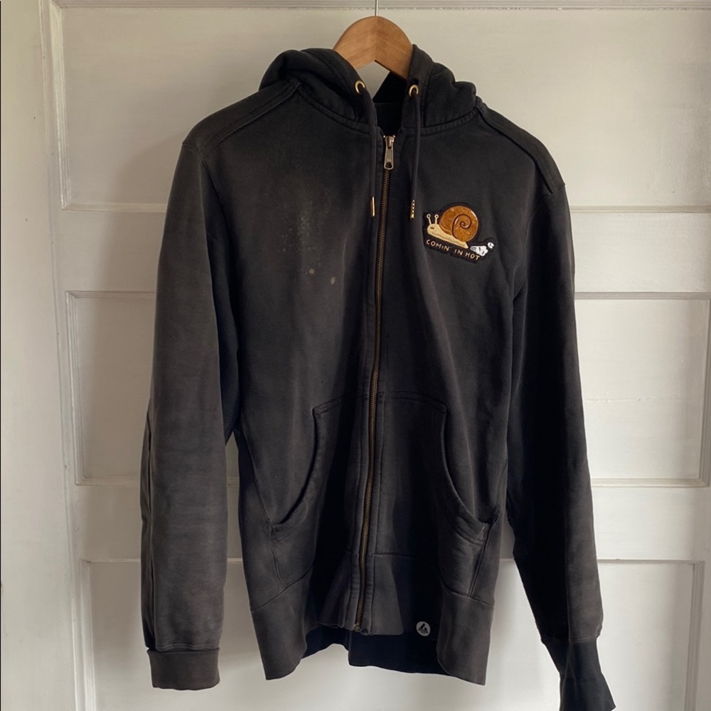 Men’s M American Giant zip up (black-ish) aged to perfection. Free 🐌 patch
